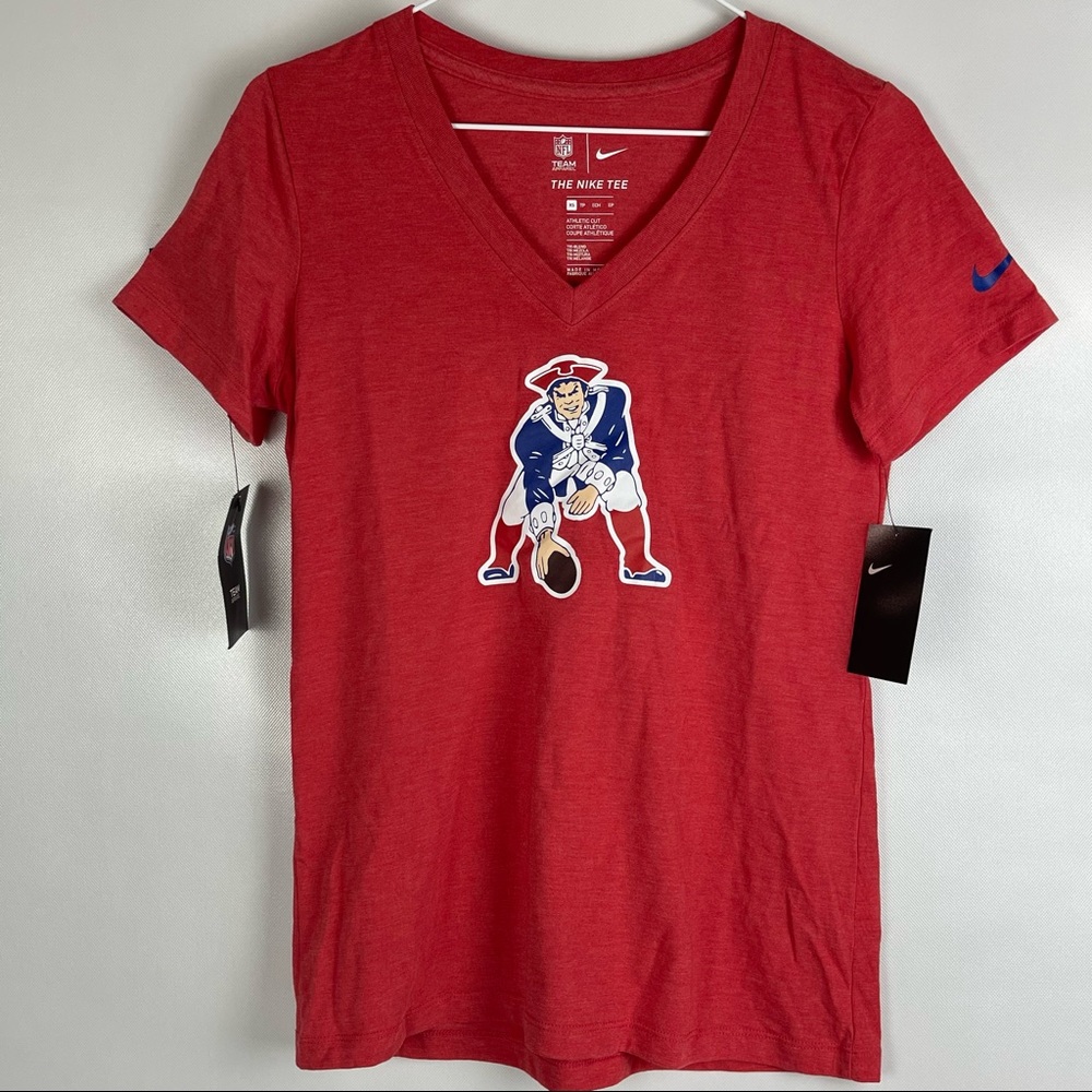 Womens‎ NIKE v-neck Patriots tee.  NWT.  XS